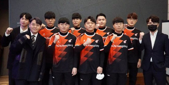 尤其是当他 尤其是当他